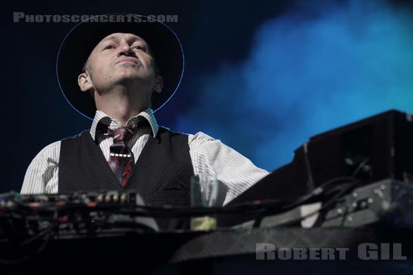 GOTAN PROJECT - 2011-05-10 - PARIS - Place de la Bastille - 